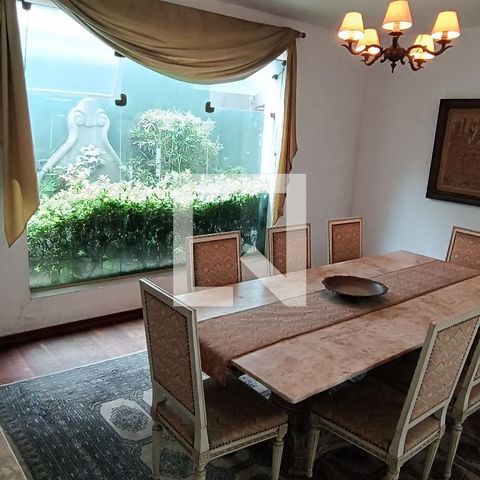 Casa à venda com 950m², 4 quartos e 6 vagas Casa à venda com 950m², 4 quartos e 6 vagasSala de Jantar