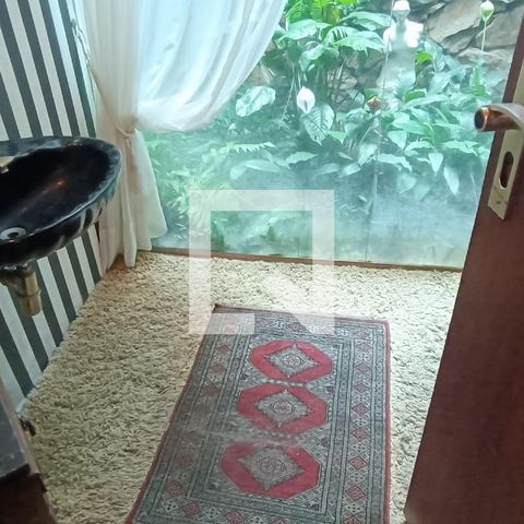 Casa à venda com 950m², 4 quartos e 6 vagas Casa à venda com 950m², 4 quartos e 6 vagasBanheiro Social