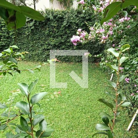 Casa à venda com 950m², 4 quartos e 6 vagas Casa à venda com 950m², 4 quartos e 6 vagasVaranda