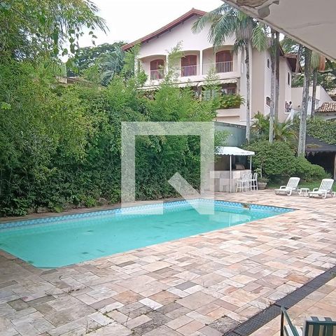 Casa à venda com 950m², 4 quartos e 6 vagas Casa à venda com 950m², 4 quartos e 6 vagasPiscina