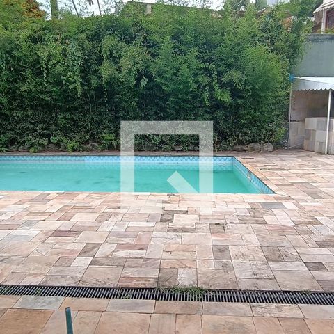 Casa à venda com 950m², 4 quartos e 6 vagas Casa à venda com 950m², 4 quartos e 6 vagasPiscina