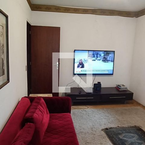 Casa à venda com 950m², 4 quartos e 6 vagas Casa à venda com 950m², 4 quartos e 6 vagasSala de TV
