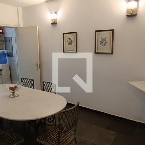 Casa à venda com 950m², 4 quartos e 6 vagas Casa à venda com 950m², 4 quartos e 6 vagasCopa
