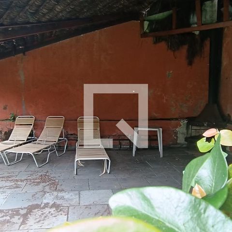 Casa à venda com 950m², 4 quartos e 6 vagas Casa à venda com 950m², 4 quartos e 6 vagasÁrea comum