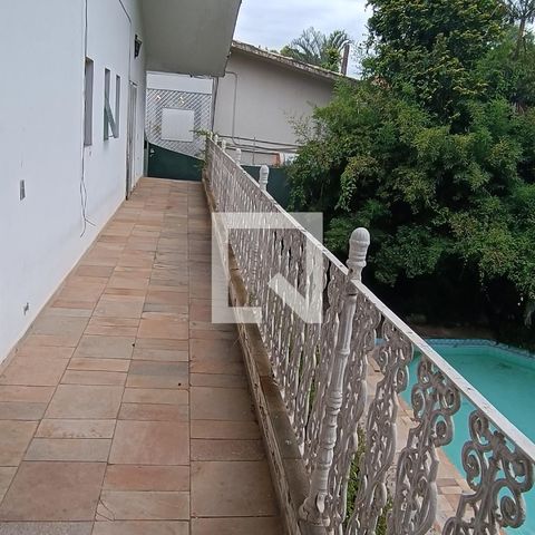 Casa à venda com 950m², 4 quartos e 6 vagas Casa à venda com 950m², 4 quartos e 6 vagasVaranda