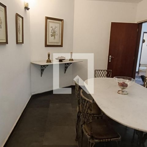 Casa à venda com 950m², 4 quartos e 6 vagas Casa à venda com 950m², 4 quartos e 6 vagasCopa