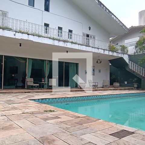 Casa à venda com 950m², 4 quartos e 6 vagas Casa à venda com 950m², 4 quartos e 6 vagasPiscina