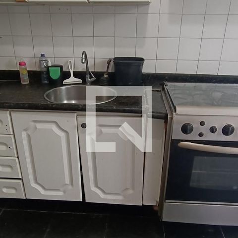 Casa à venda com 950m², 4 quartos e 6 vagas Casa à venda com 950m², 4 quartos e 6 vagasCozinha