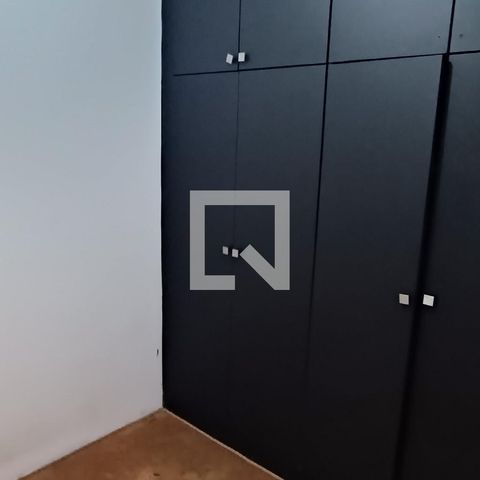 Casa à venda com 950m², 4 quartos e 6 vagas Casa à venda com 950m², 4 quartos e 6 vagasCloset da suíte 2