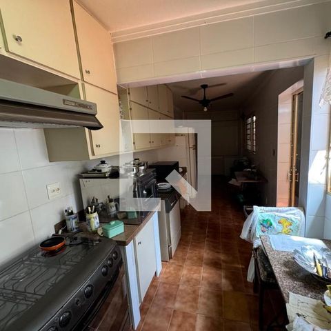 Casa para alugar com 250m², 4 quartos e 2 vagas Casa para alugar com 250m², 4 quartos e 2 vagasCozinha