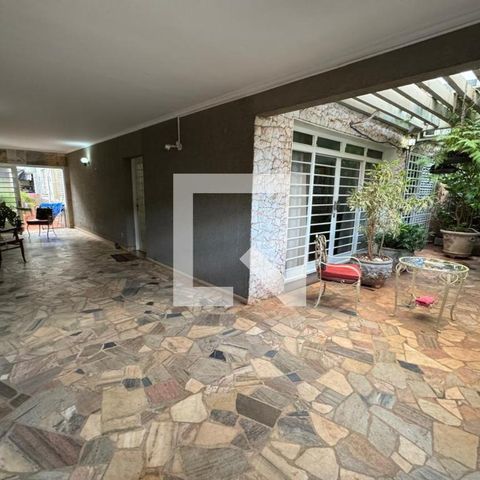 Casa para alugar com 250m², 4 quartos e 2 vagas Casa para alugar com 250m², 4 quartos e 2 vagasGaragem