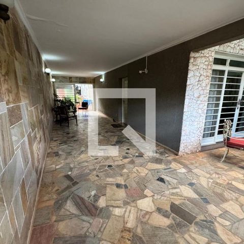 Casa para alugar com 250m², 4 quartos e 2 vagas Casa para alugar com 250m², 4 quartos e 2 vagasGaragem