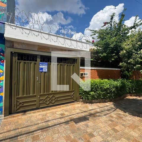 Casa para alugar com 250m², 4 quartos e 2 vagas Casa para alugar com 250m², 4 quartos e 2 vagasFachada e placa