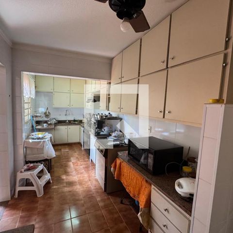 Casa para alugar com 250m², 4 quartos e 2 vagas Casa para alugar com 250m², 4 quartos e 2 vagasCozinha
