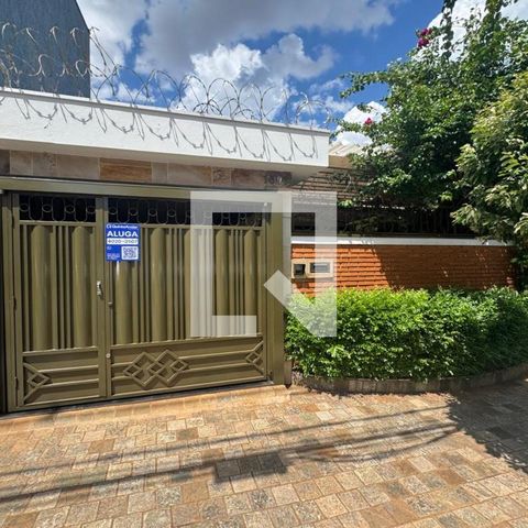 Casa para alugar com 250m², 4 quartos e 2 vagas Casa para alugar com 250m², 4 quartos e 2 vagasFachada e placa