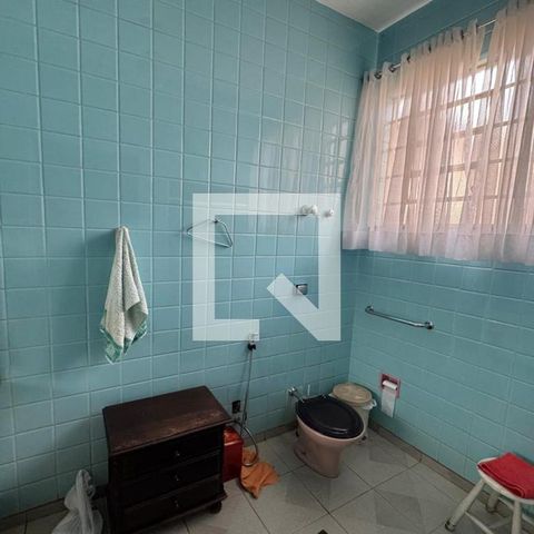Casa para alugar com 250m², 4 quartos e 2 vagas Casa para alugar com 250m², 4 quartos e 2 vagasBanheiro Social