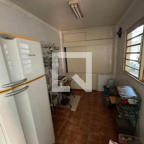 Casa para alugar com 250m², 4 quartos e 2 vagas Casa para alugar com 250m², 4 quartos e 2 vagasCozinha