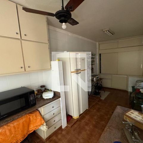 Casa para alugar com 250m², 4 quartos e 2 vagas Casa para alugar com 250m², 4 quartos e 2 vagasCozinha
