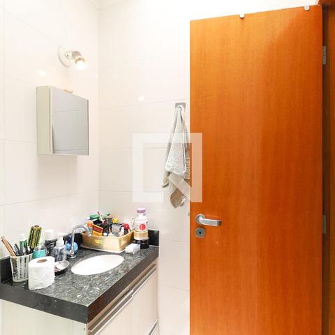 Casa à venda com 73m², 3 quartos e 1 vaga Casa à venda com 73m², 3 quartos e 1 vagaBanheiro