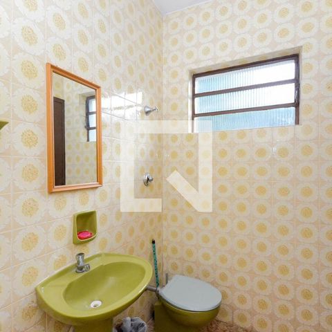 Casa à venda com 400m², 3 quartos e 6 vagasBanheiro de serviço