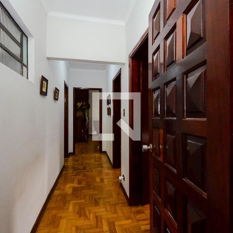 Casa à venda com 400m², 3 quartos e 6 vagasCorredor dos Dormitórios