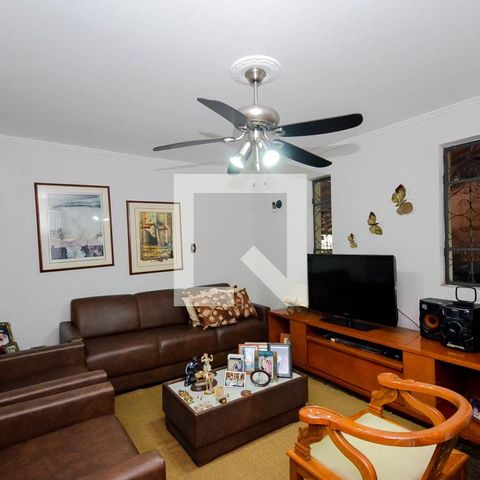 Casa à venda com 400m², 3 quartos e 6 vagasSala de TV