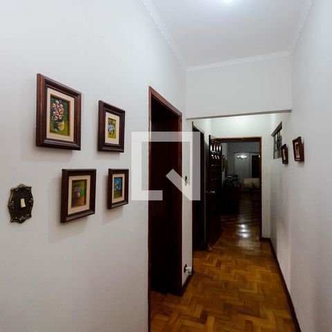 Casa à venda com 400m², 3 quartos e 6 vagasCorredor dos Dormitórios