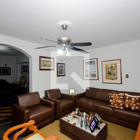Casa à venda com 400m², 3 quartos e 6 vagasSala de TV