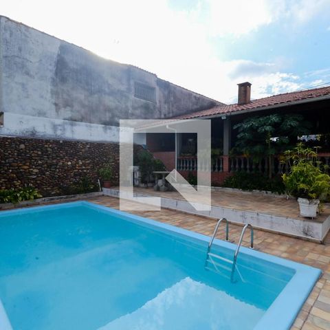 Casa à venda com 400m², 3 quartos e 6 vagasPiscina