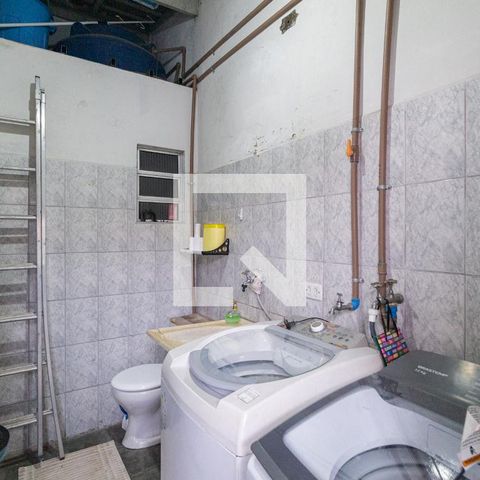 Casa à venda com 180m², 3 quartos e 2 vagas Casa à venda com 180m², 3 quartos e 2 vagasÁrea de serviço