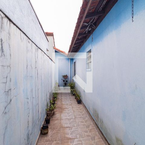 Casa à venda com 180m², 3 quartos e 2 vagas Casa à venda com 180m², 3 quartos e 2 vagasCorredor externo