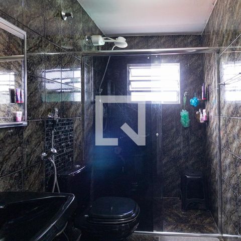 Casa à venda com 180m², 3 quartos e 2 vagas Casa à venda com 180m², 3 quartos e 2 vagasBanheiro da suíte