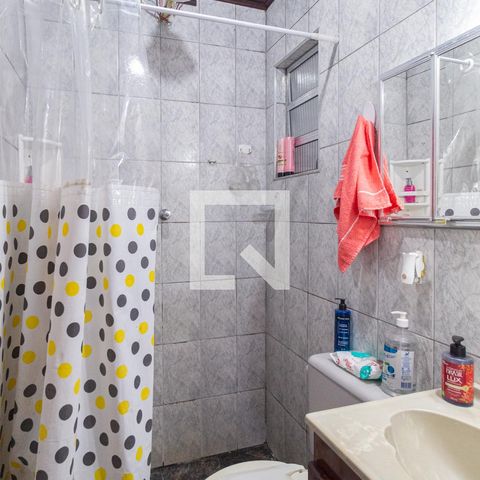 Casa à venda com 180m², 3 quartos e 2 vagas Casa à venda com 180m², 3 quartos e 2 vagasBanheiro de serviço