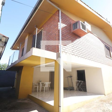 Casa à venda com 132m², 3 quartos e 5 vagasfundos
