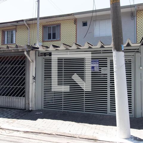 Casa à venda com 119m², 4 quartos e 1 vaga Casa à venda com 119m², 4 quartos e 1 vagaFachada