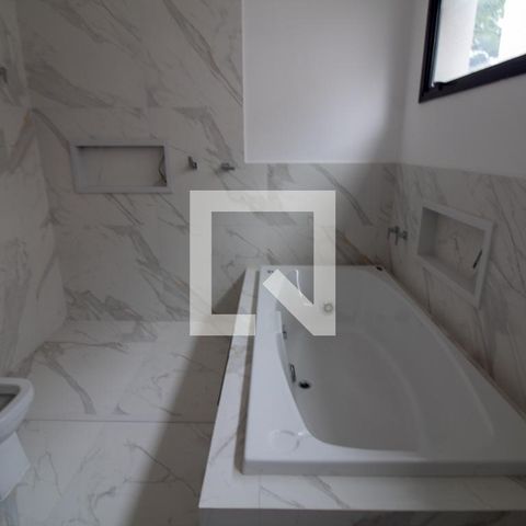 Casa à venda com 854m², 4 quartos e 6 vagas Casa à venda com 854m², 4 quartos e 6 vagasBanheiro da Suíte 4 - Senhora