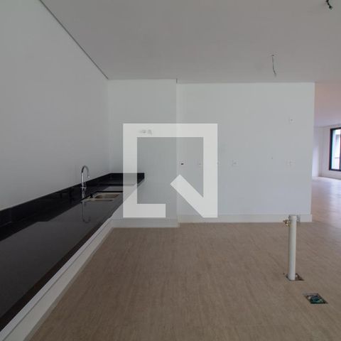 Casa à venda com 854m², 4 quartos e 6 vagas Casa à venda com 854m², 4 quartos e 6 vagasCozinha