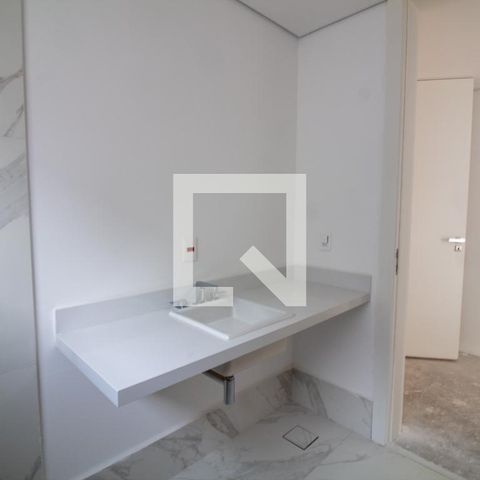 Casa à venda com 854m², 4 quartos e 6 vagas Casa à venda com 854m², 4 quartos e 6 vagasBanheiro da Suíte 3