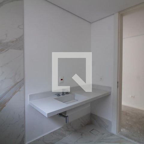 Casa à venda com 854m², 4 quartos e 6 vagas Casa à venda com 854m², 4 quartos e 6 vagasBanheiro da Suíte 4 - Senhor