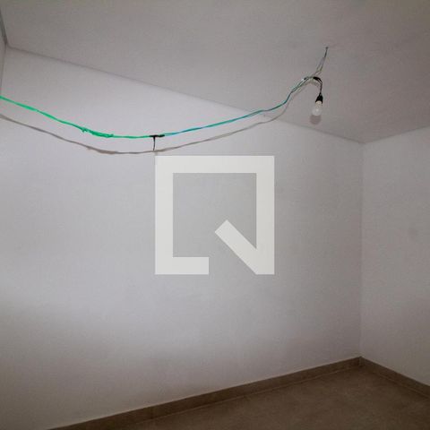 Casa à venda com 854m², 4 quartos e 6 vagas Casa à venda com 854m², 4 quartos e 6 vagasQuarto de Serviço