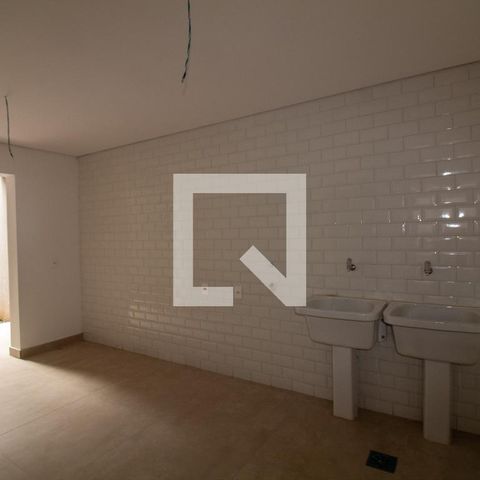 Casa à venda com 854m², 4 quartos e 6 vagas Casa à venda com 854m², 4 quartos e 6 vagasÁrea de Serviço