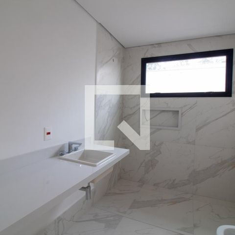 Casa à venda com 854m², 4 quartos e 6 vagas Casa à venda com 854m², 4 quartos e 6 vagasBanheiro da Suíte 2