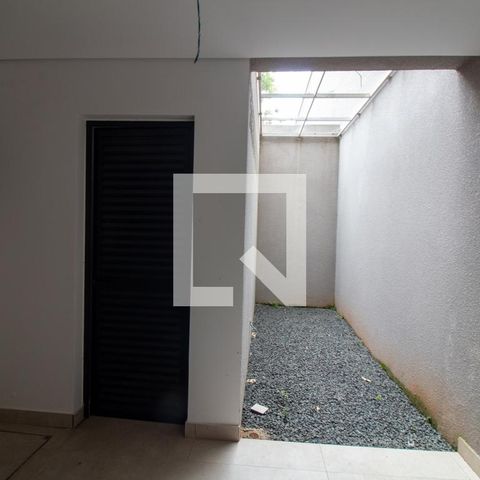 Casa à venda com 854m², 4 quartos e 6 vagas Casa à venda com 854m², 4 quartos e 6 vagasÁrea de Serviço