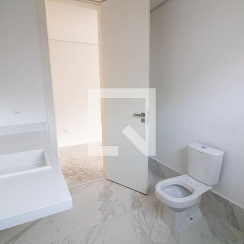 Casa à venda com 854m², 4 quartos e 6 vagas Casa à venda com 854m², 4 quartos e 6 vagasBanheiro da Suíte 1