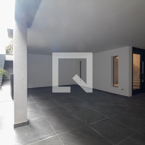 Casa à venda com 854m², 4 quartos e 6 vagas Casa à venda com 854m², 4 quartos e 6 vagasGaragem