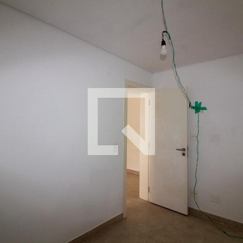 Casa à venda com 854m², 4 quartos e 6 vagas Casa à venda com 854m², 4 quartos e 6 vagasQuarto de Serviço