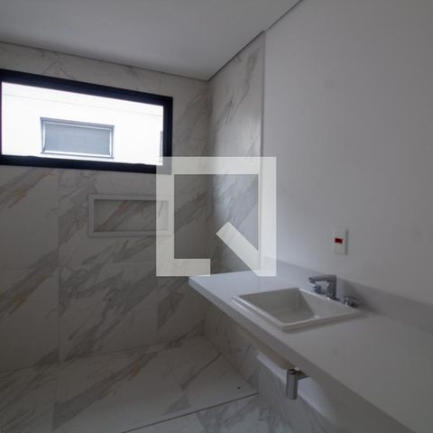 Casa à venda com 854m², 4 quartos e 6 vagas Casa à venda com 854m², 4 quartos e 6 vagasBanheiro da Suíte 3