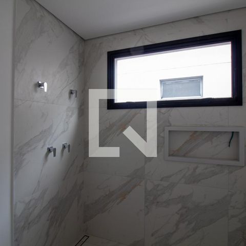 Casa à venda com 854m², 4 quartos e 6 vagas Casa à venda com 854m², 4 quartos e 6 vagasBanheiro da Suíte 3