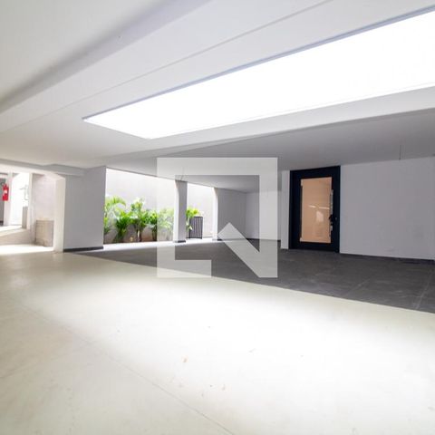 Casa à venda com 854m², 4 quartos e 6 vagas Casa à venda com 854m², 4 quartos e 6 vagasGaragem