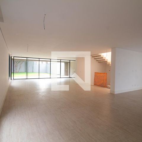 Casa à venda com 854m², 4 quartos e 6 vagas Casa à venda com 854m², 4 quartos e 6 vagasSala / Sala de Jantar